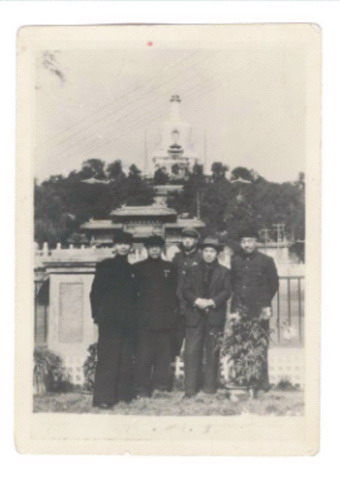 陈嘉庚(右二)、陈延庭(右一)、庄明理(左二)、叶祖彬(左一)