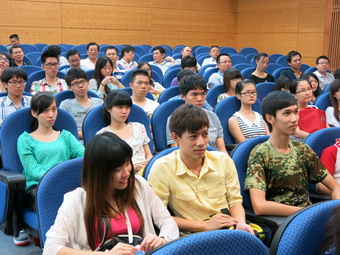 参加年会的年轻校友